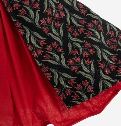 Bordslampa Chris M från Skitso med röd och blommig skärm