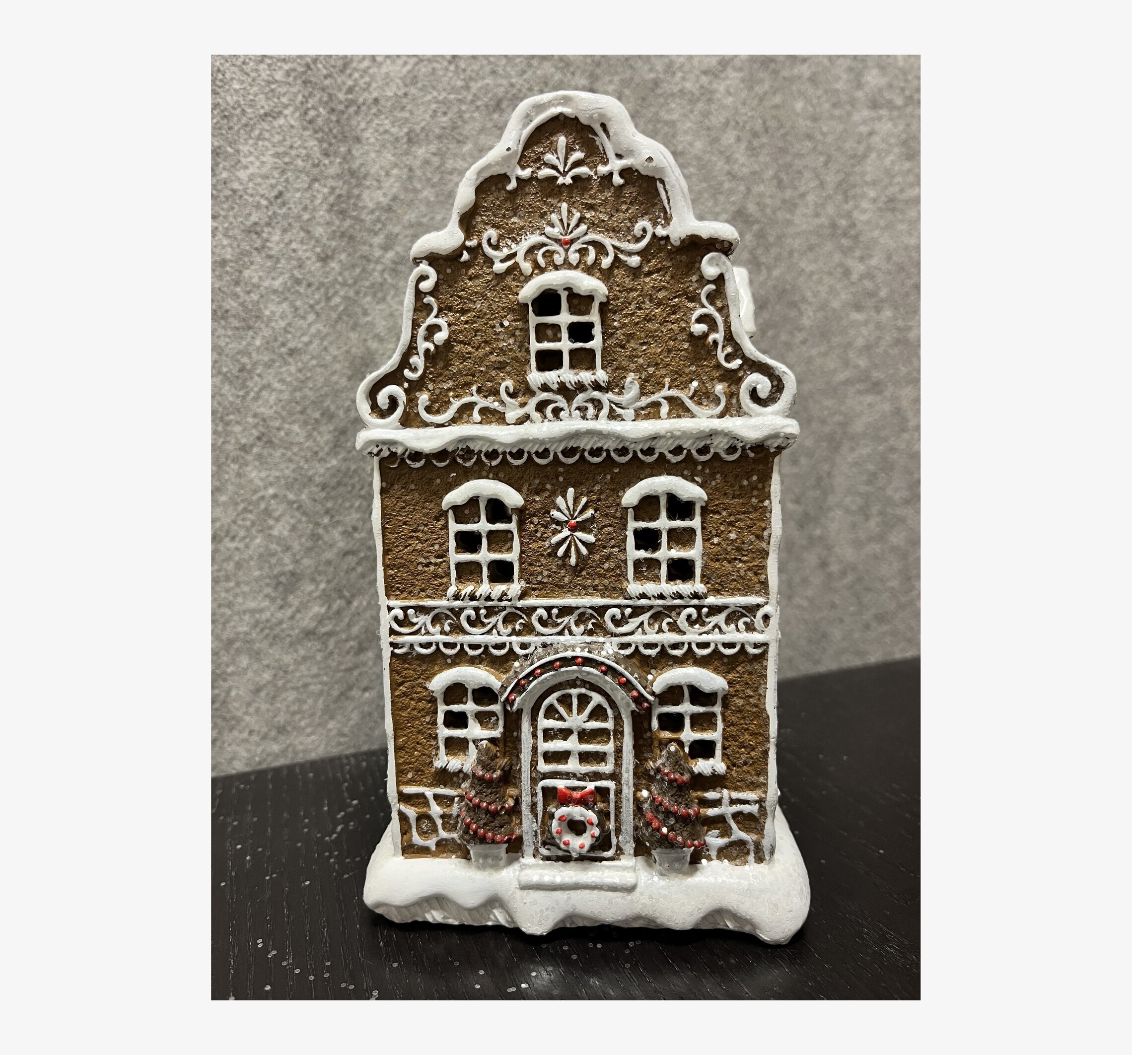 Pepparkakshus LED från Silkflower med detaljerad glasyr