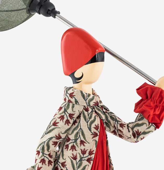 Bordslampa Genna från Skitso med rött och mönstrat tyg