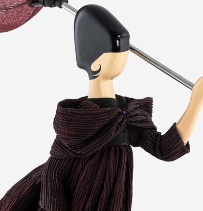 Bordslampa Milagros från Skitso, elegant kvinnlig figur