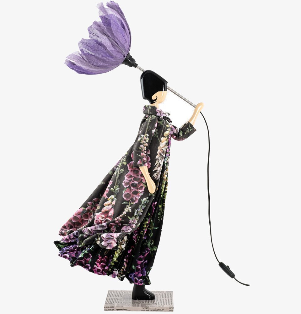 Bordslampa Zozo från Skitso med skulptural, blommig design