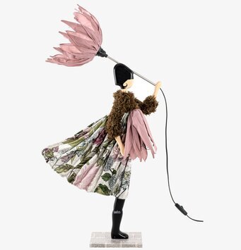 Bordslampa Noufia från Skitso med blomformad lampskärm