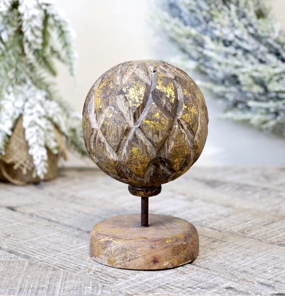 Dekor På Fot Natur/Guld H16cm från Chic Antique på träbord