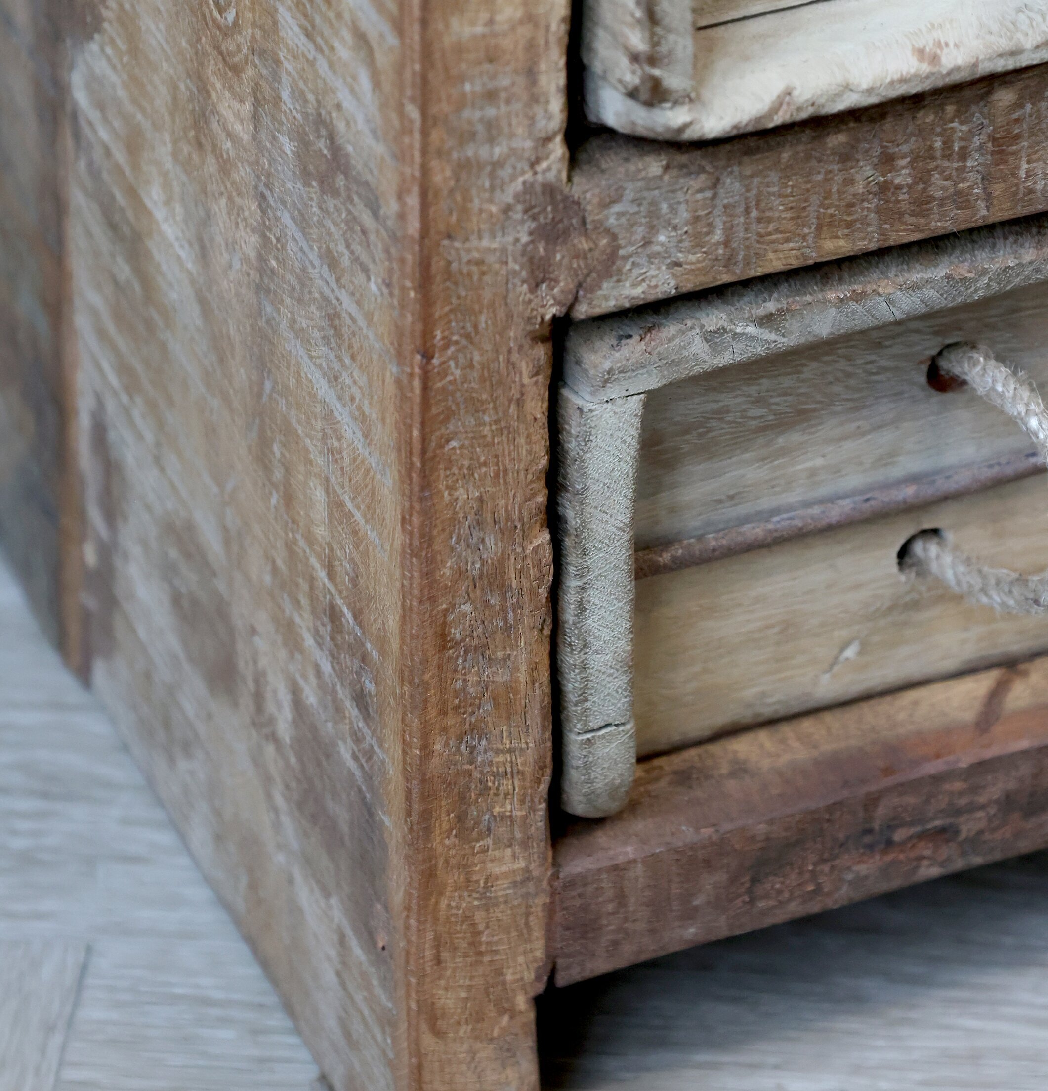 Byrå Grimaud 10 Murstensformar från Chic Antique i trä