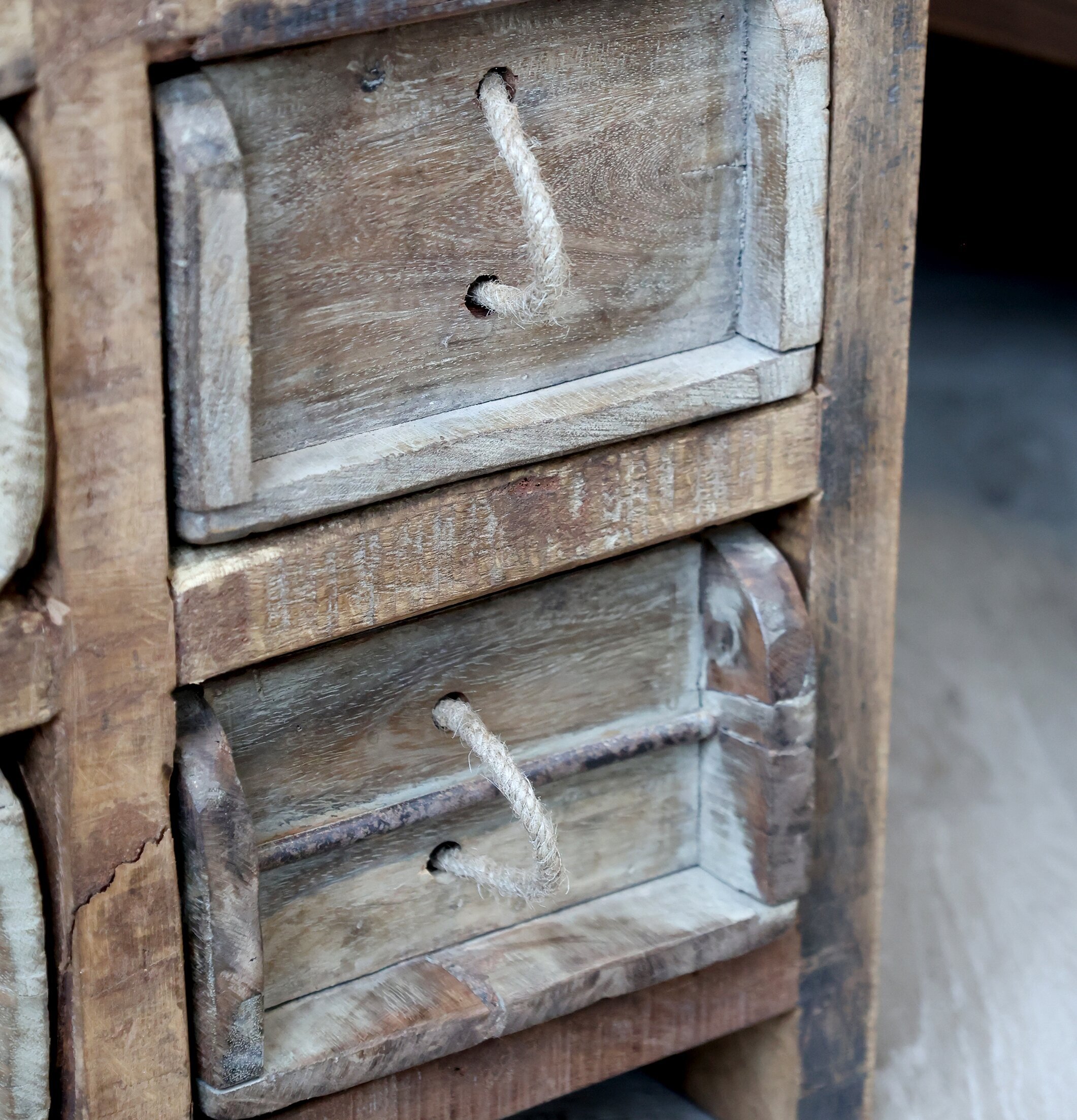 Byrå Grimaud 10 Murstensformar från Chic Antique i trä