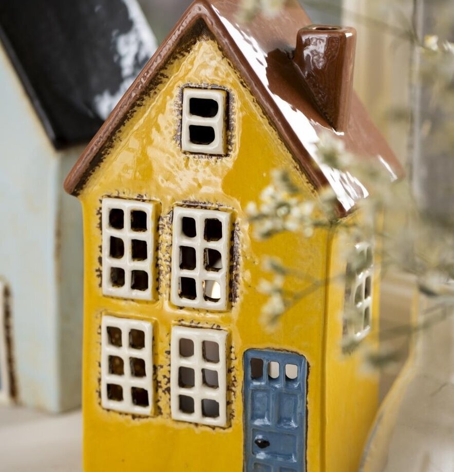 Ljuslykta Nyhavn Gul från IB Laursen i keramik, husform