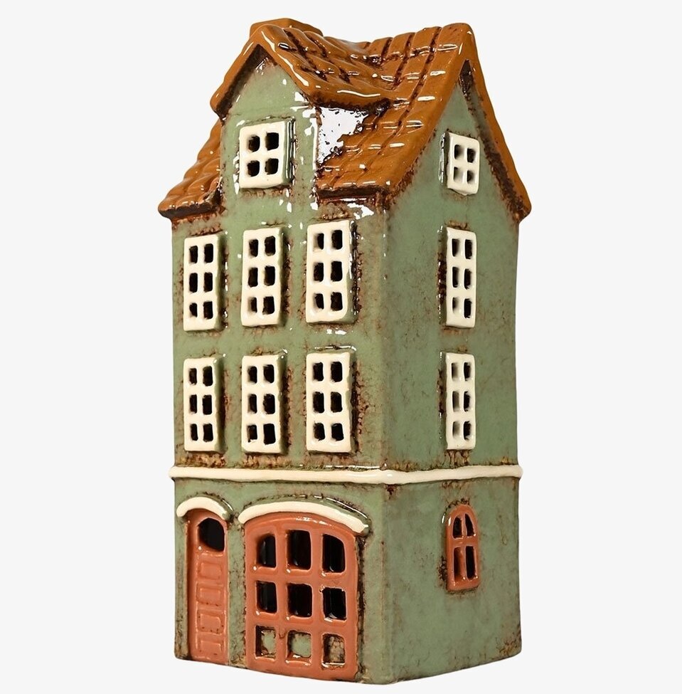 Bild av dekorativ grön ljuslykta i form av ett hus