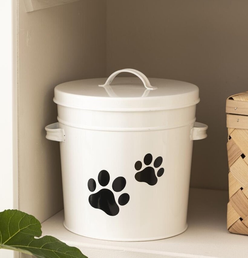 Hink Med Lock Vit Tassar från IB Laursen på vit hylla