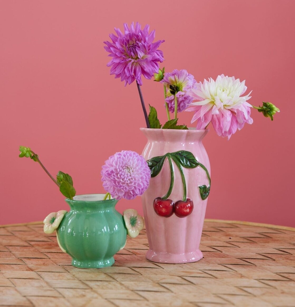 Keramikvas Fyrklöver från Rice med blommor och rosa vas