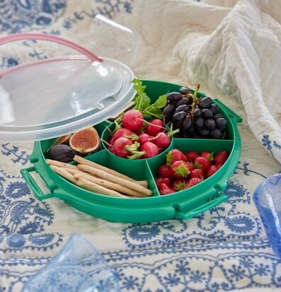 Serveringsbricka Med Lock & Handtag från Rice fylld med snacks