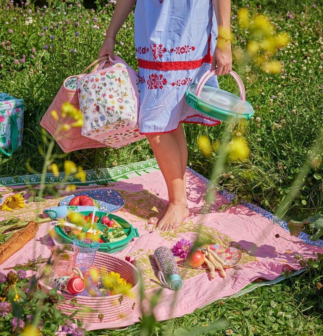 Serveringsbricka Med Lock & Handtag från Rice på picknick