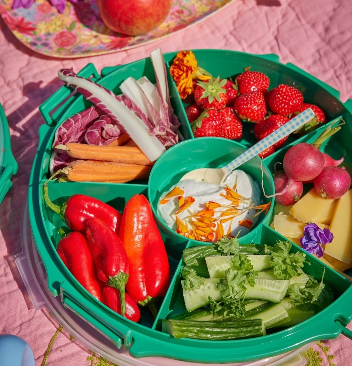 Serveringsbricka Med Lock & Handtag från Rice fylld med mat