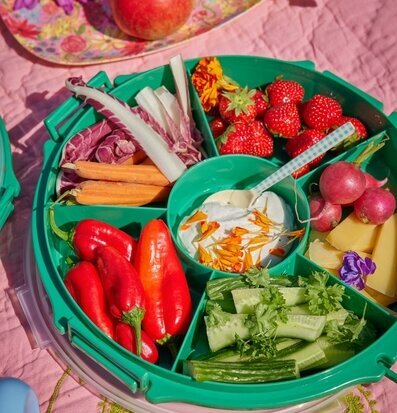 Serveringsbricka Med Lock & Handtag från Rice fylld med mat