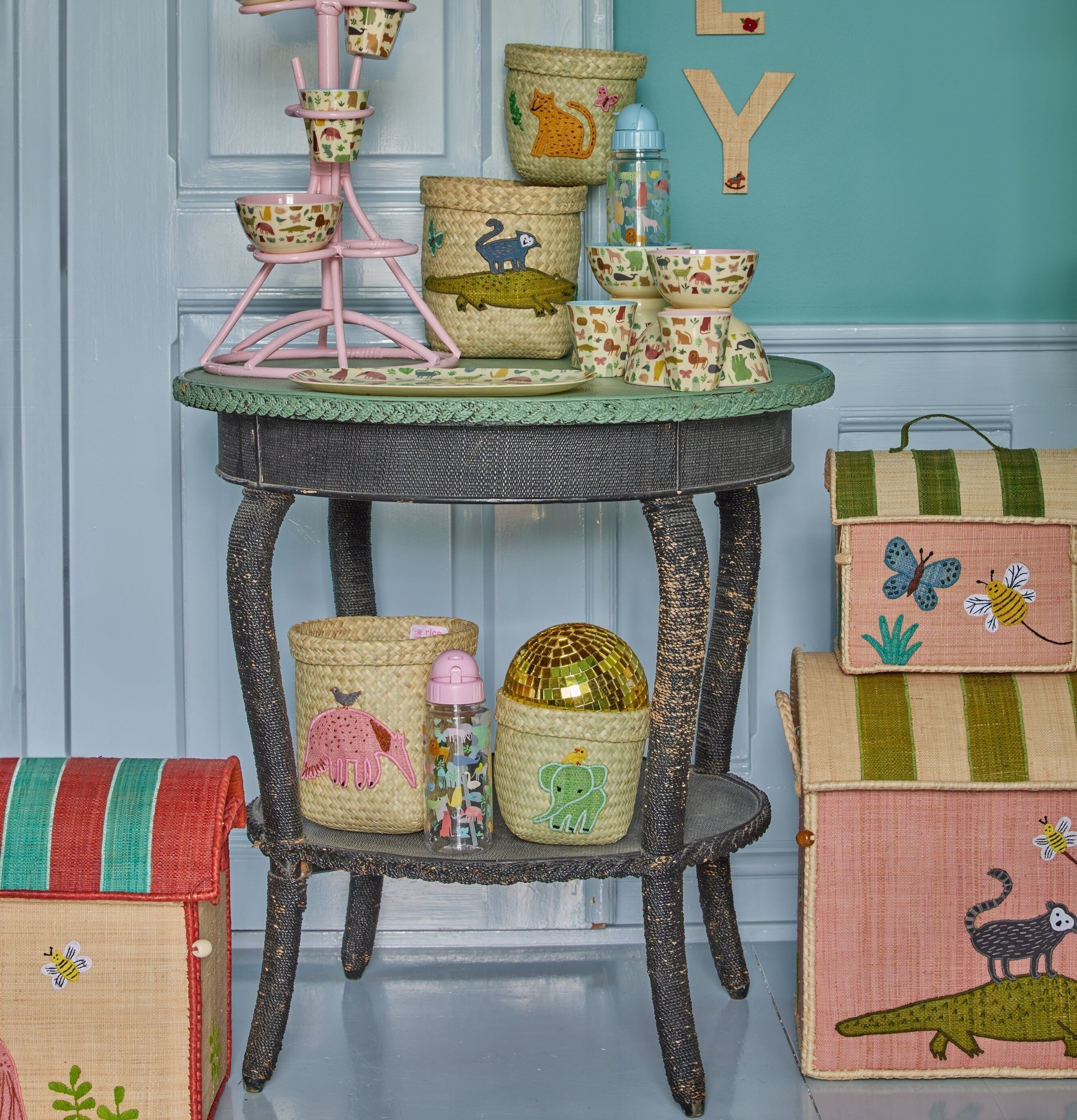 Raffiaväska Butterfly från Rice med broderade fjärilar