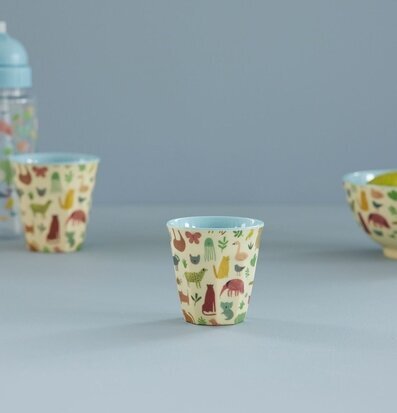 Foto av charmig mugg med djurmotiv i dustig blå ton