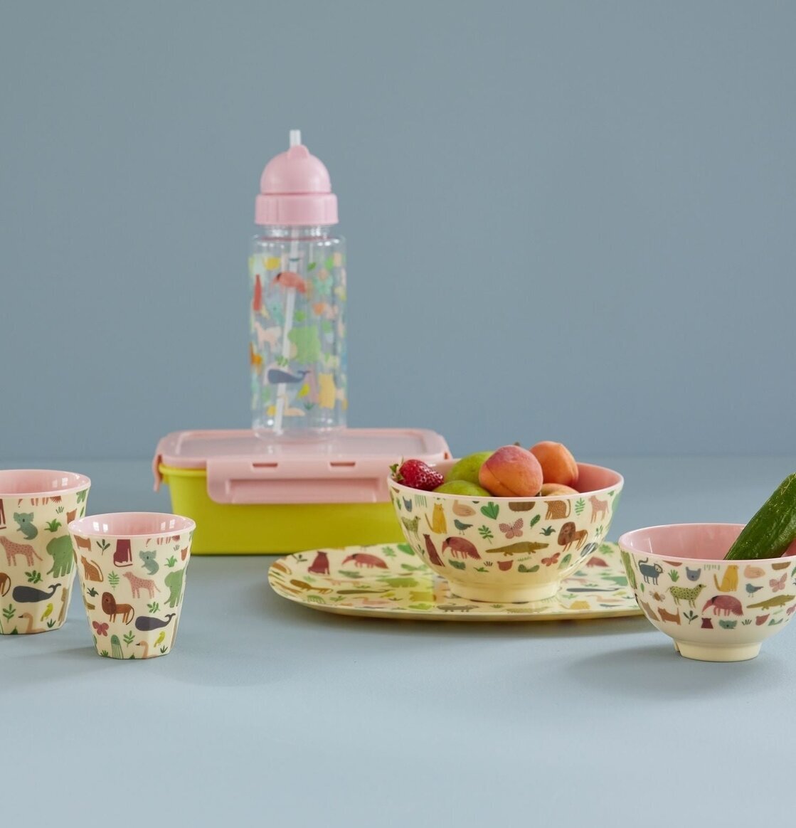 Melaminmugg Sweet Jungle Print Pink från Rice med tillbehör