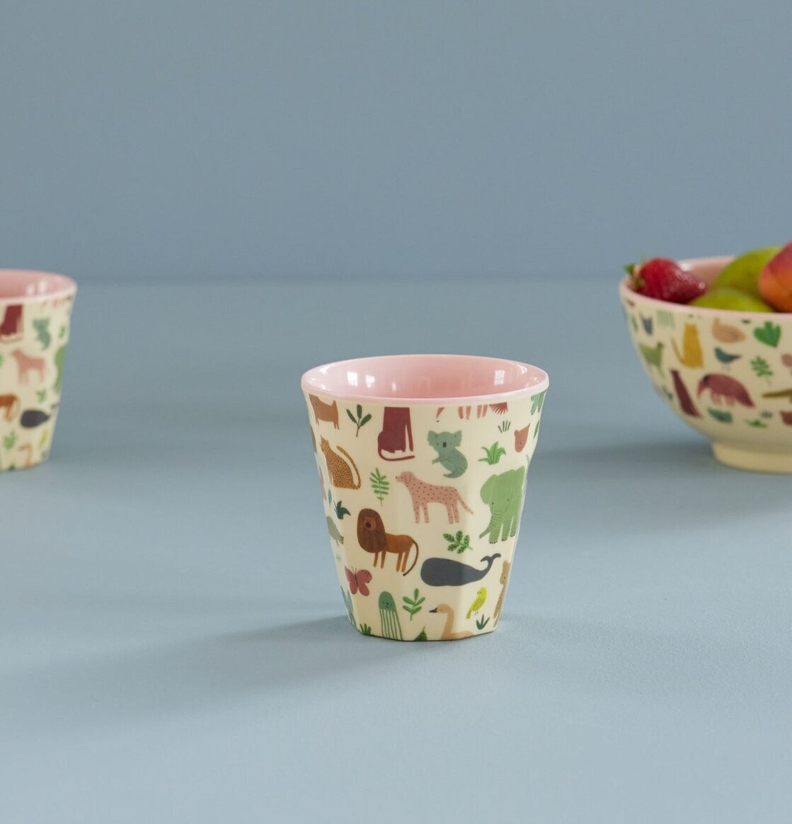 Melaminmugg Sweet Jungle Print Pink från Rice med djurmotiv