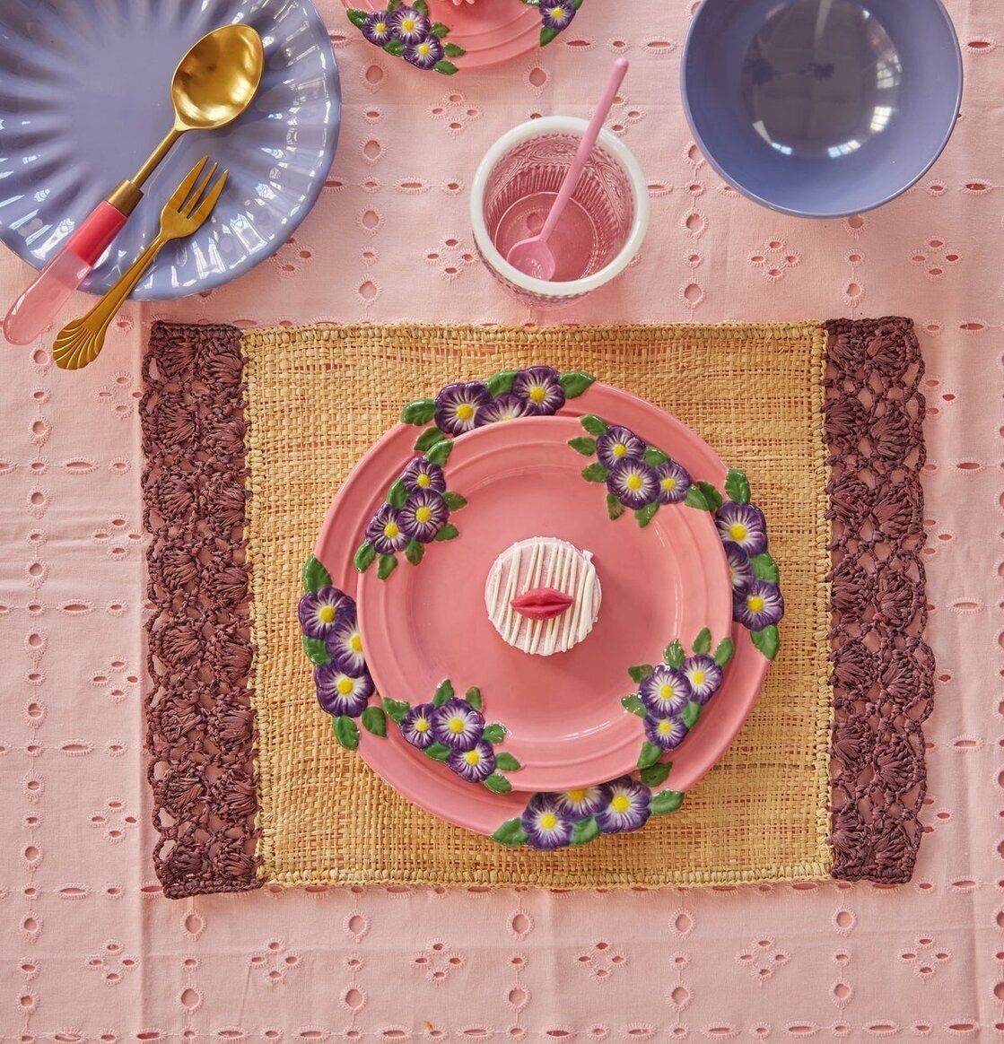 Assiett Keramik - Embossed Flower Design Pink från Rice