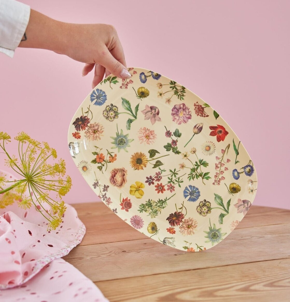 Tallrik Floras Dream Print från Rice med blommönster