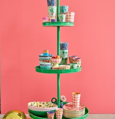 Bild av färgglad inredning med livfulla mönster