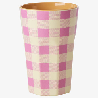 Foto av mugg med rutmönster i ljusgul och rosa