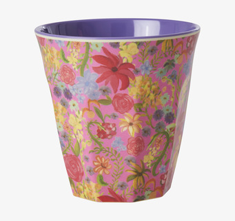 Bild av färgglad melaminmugg med blomstertryck