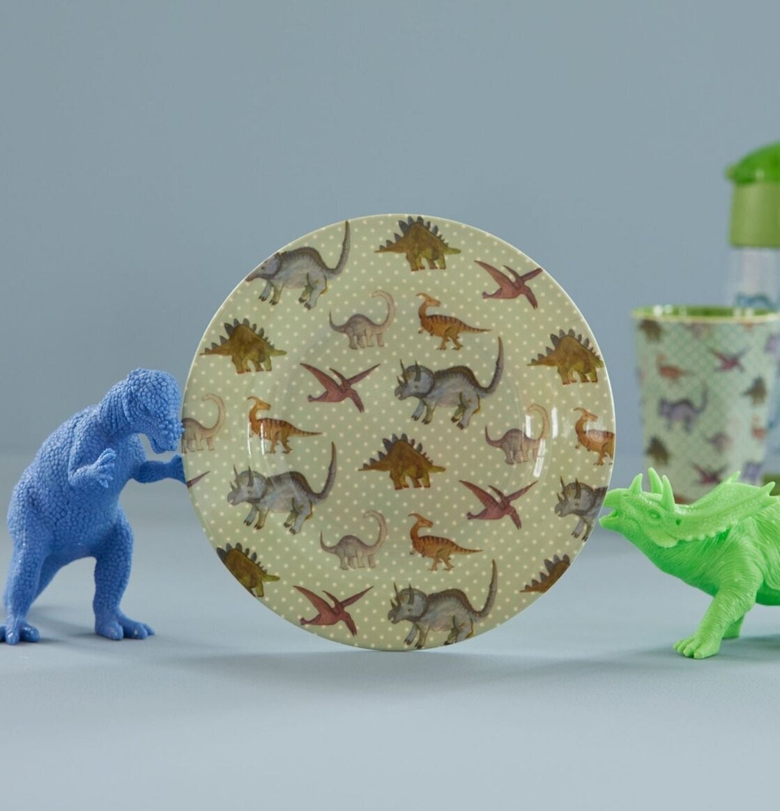 Barntallrik New Dino Print från Rice med dinosauriemönster