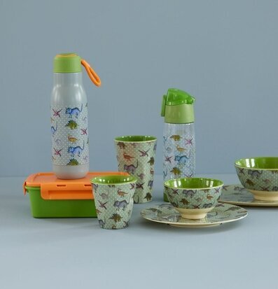 Bild av färgglada och lekfulla köksprodukter