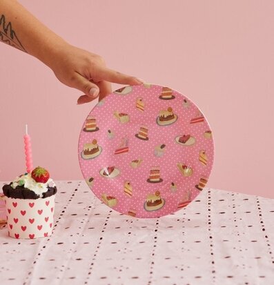Assiett Sweet Cake Print från Rice med färgglada bakverk
