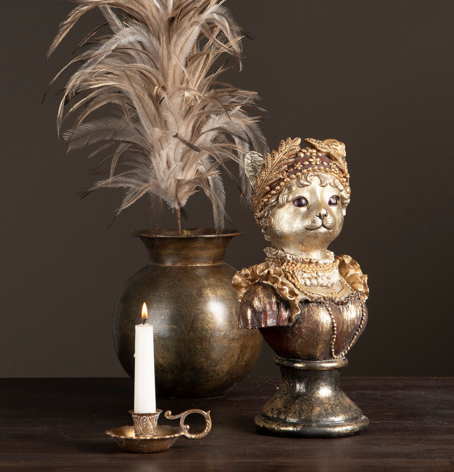 Figurin Katt Flärd från A Lot Decoration i elegant miljö