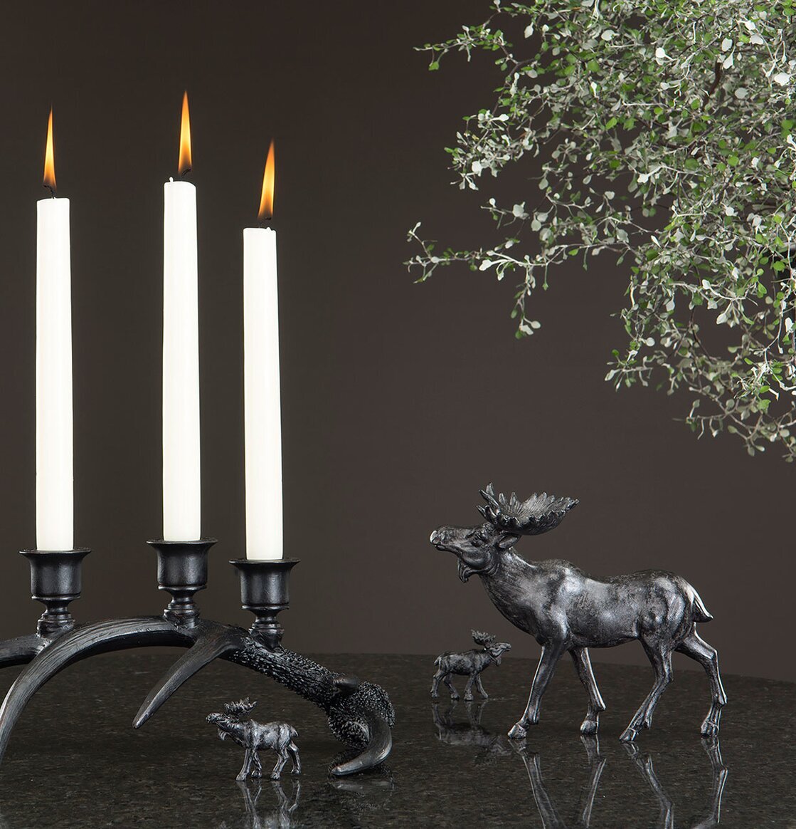 Älg Brun/Svart Poly från A Lot Decoration med kandelaber