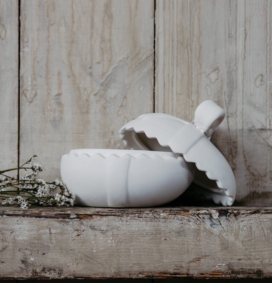 Påskägg Lundby Vit Stor från Storefactory i rustik miljö