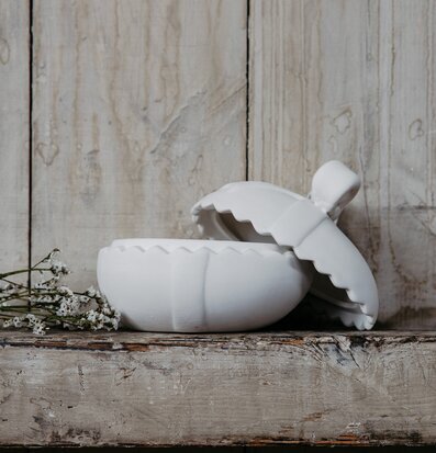 Påskägg Lundby Vit Stor från Storefactory i rustik miljö