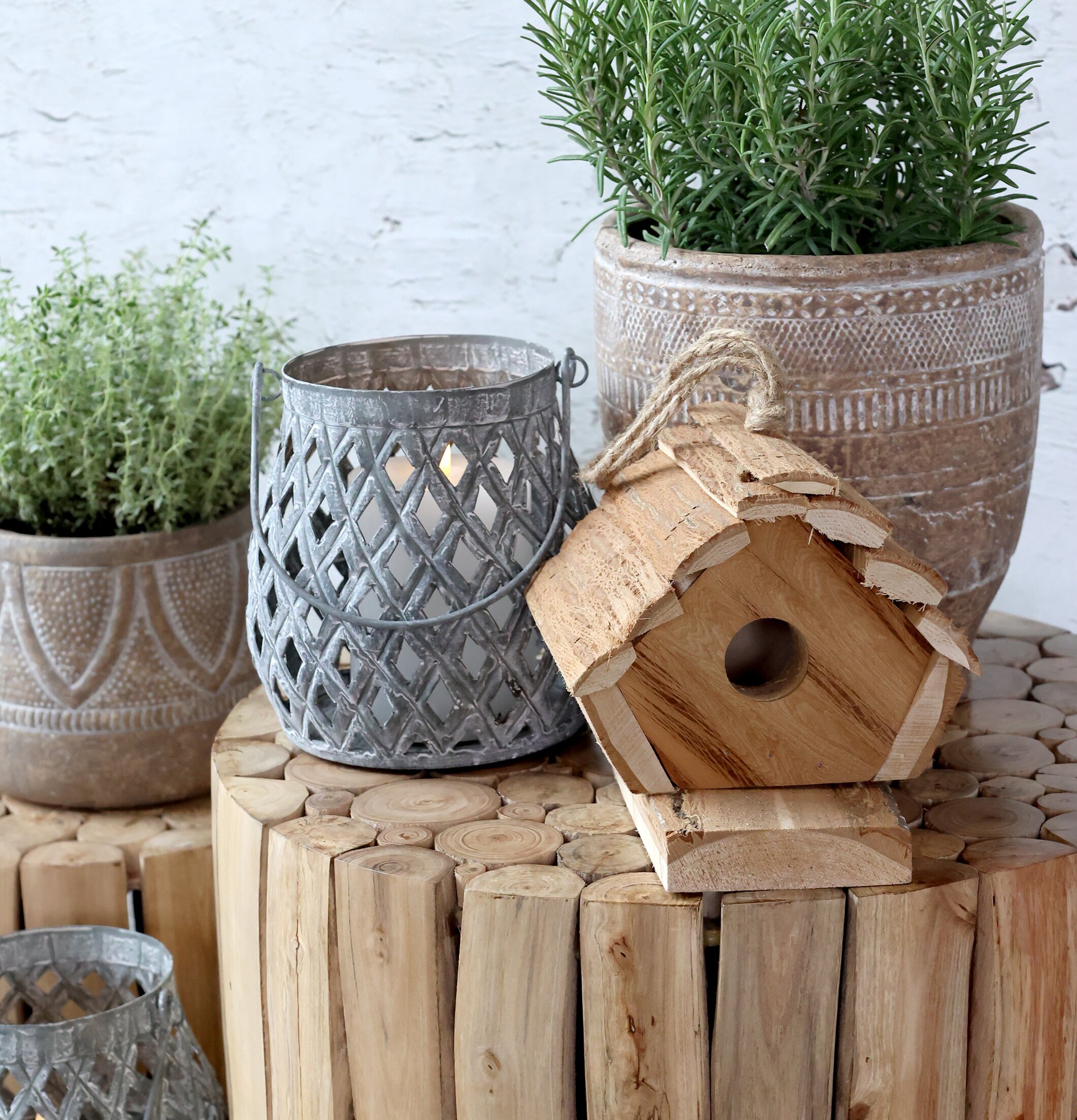 Fågelhus Natur från Chic Antique på träbord med växter