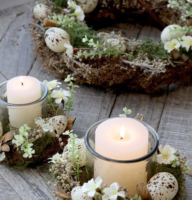 Bild av påskinspirerad ljuslykta med naturdetaljer