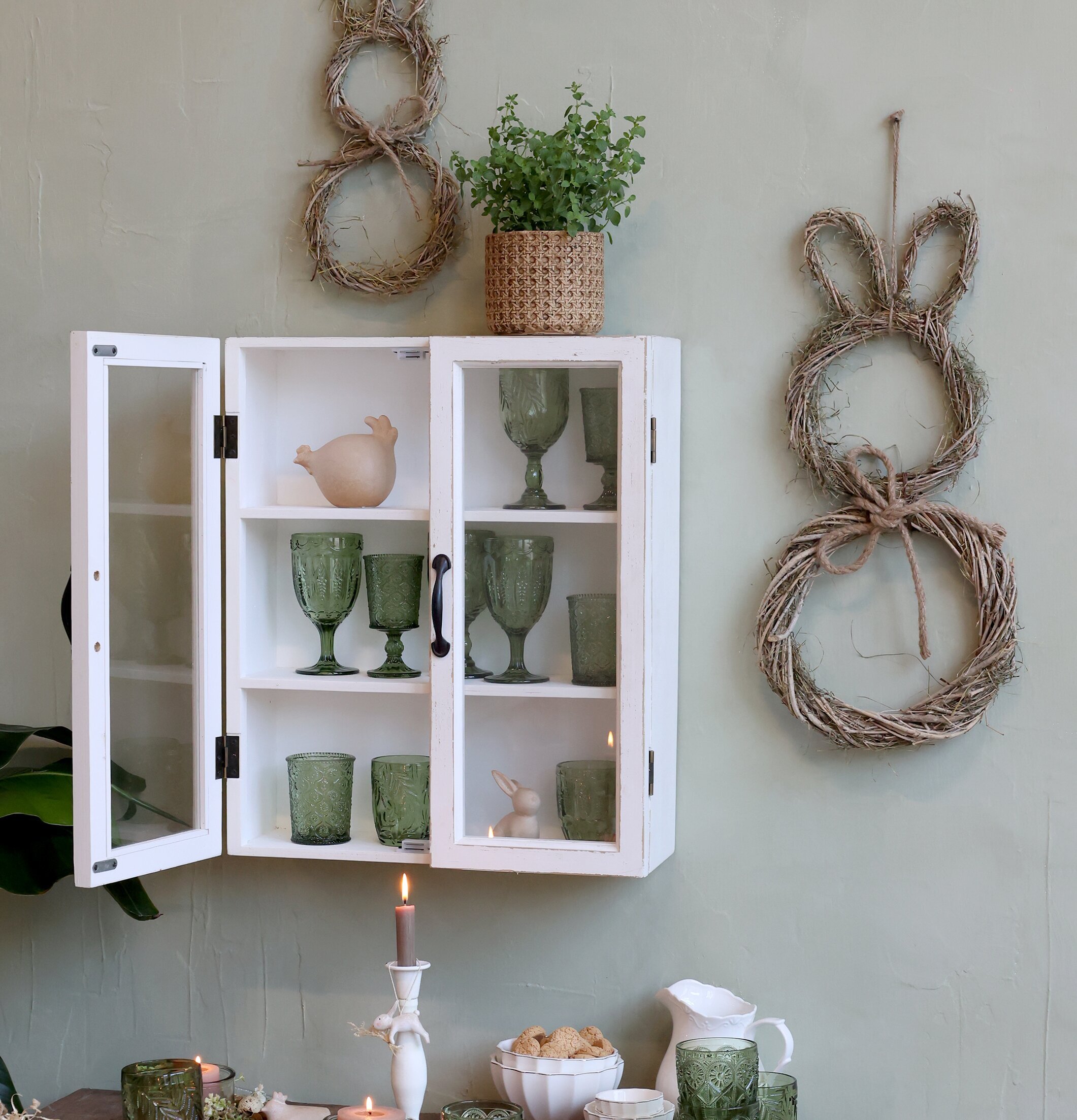 Kanin Rotting Natur från Chic Antique hänger på grön vägg