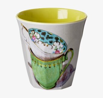 Bild av unik mugg med traditionellt och modernt mönster