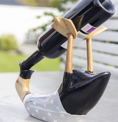 Vinställ Anka Bambu från Different Design i trädgårdsmiljö