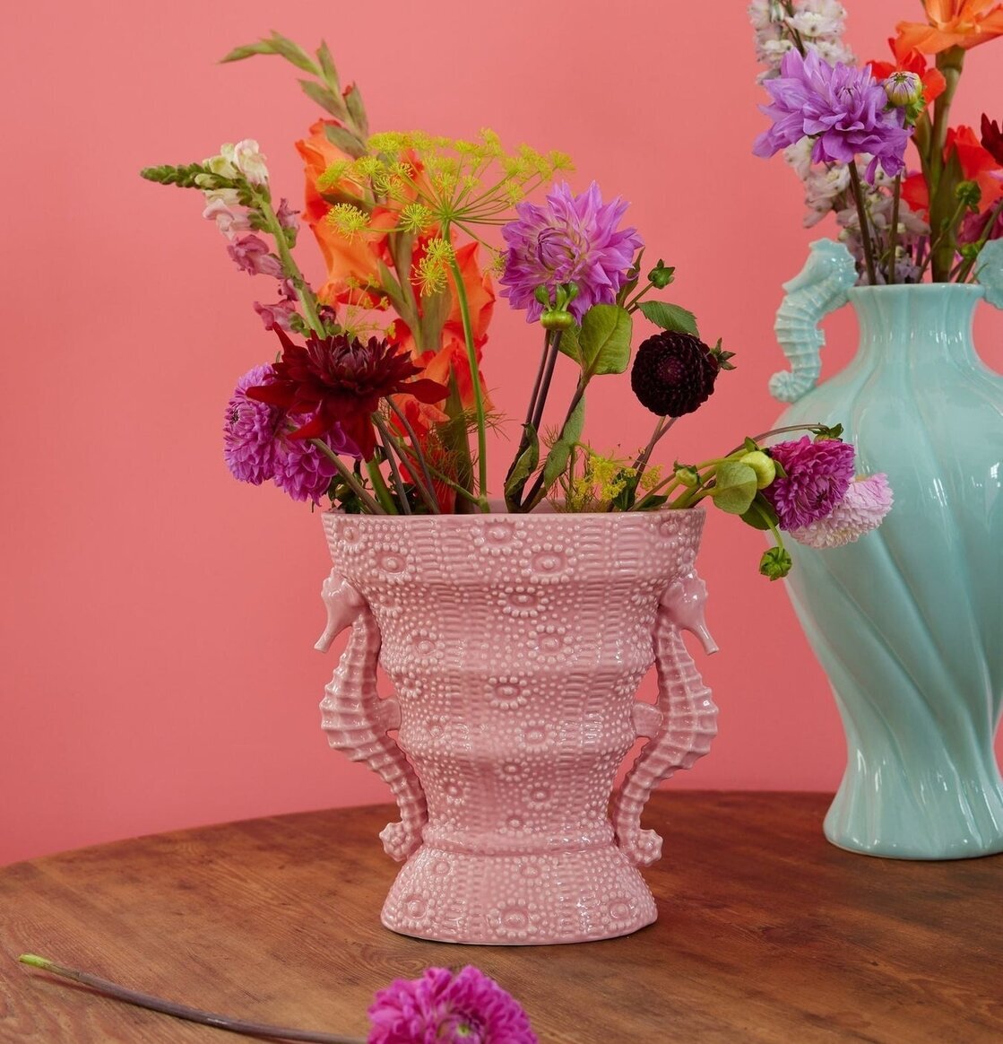Vas - Seahorse Shape Pink från Rice med färgglada blommor
