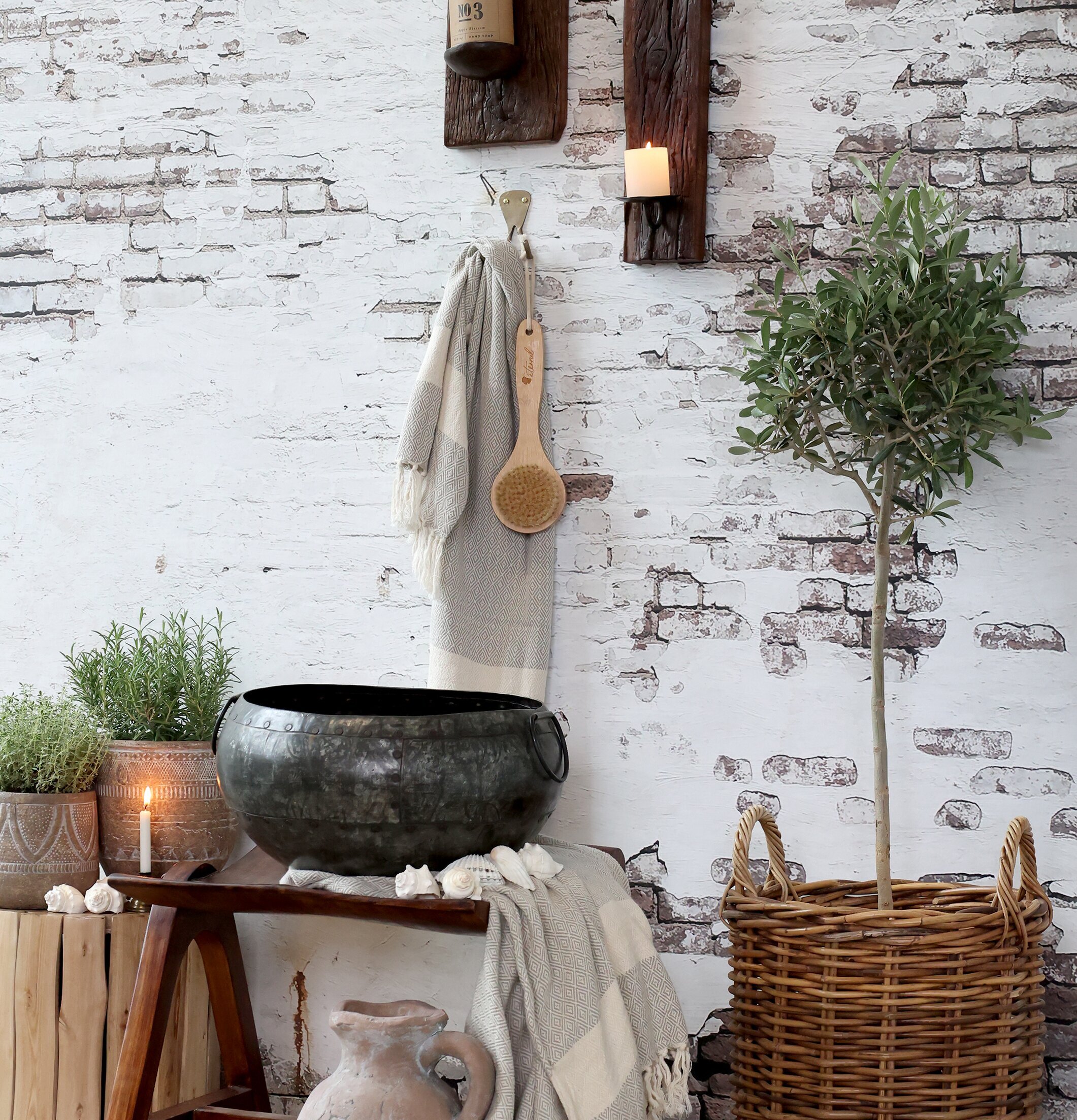 Kruka Grimaud Deko från Chic Antique på rustik träbänk