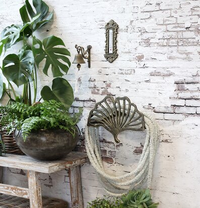 Termometer Vägg Antik Mässing från Chic Antique på tegelvägg