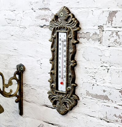 Termometer Vägg Antik Mässing från Chic Antique på vit mur