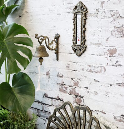 Termometer Vägg Antik Mässing från Chic Antique på tegelvägg