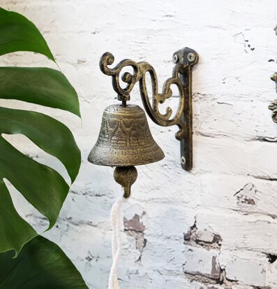 Klocka Gjutjärn Antik Mässing från Chic Antique på vägg