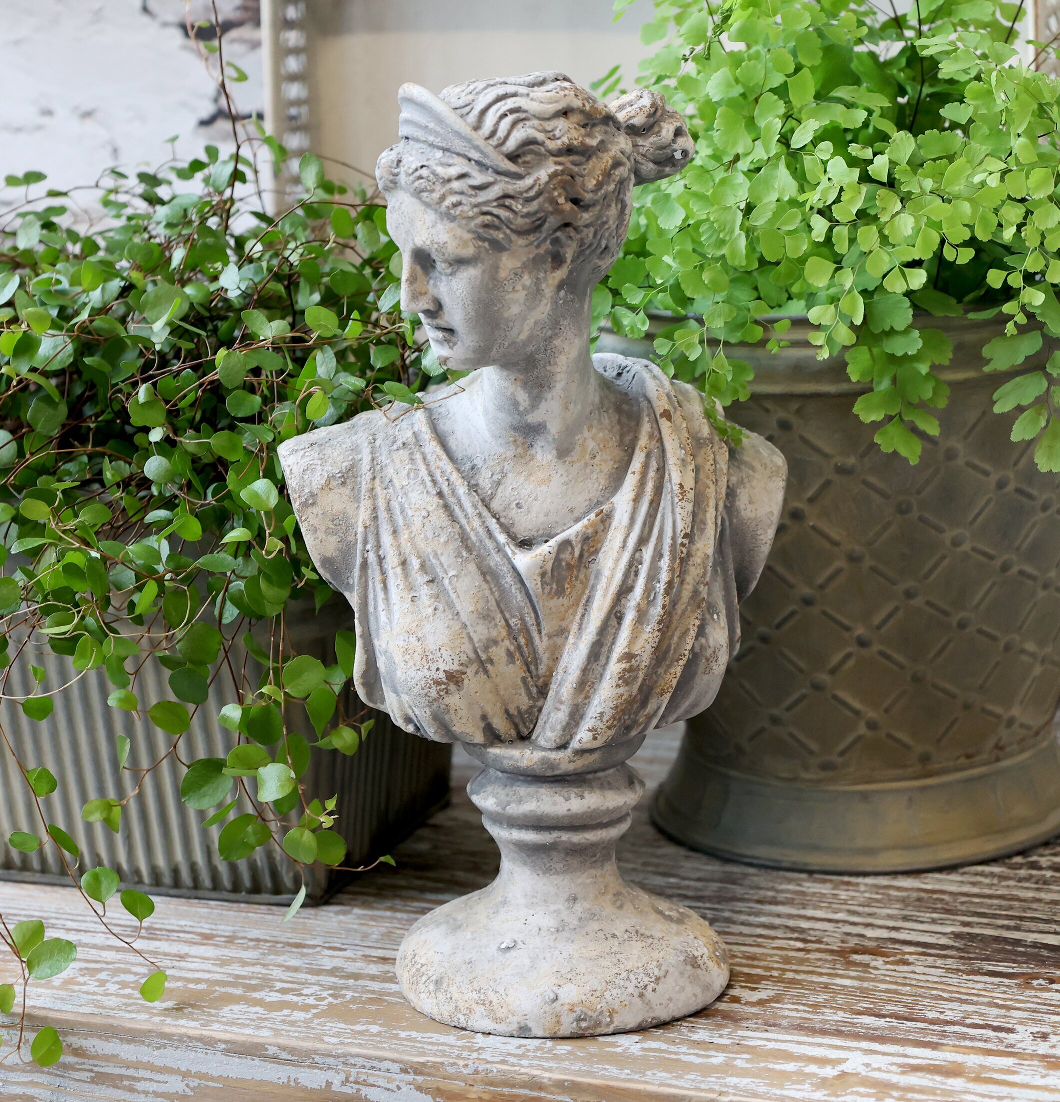 Staty Byst Femme Antikgrå från Chic Antique på trämöbel