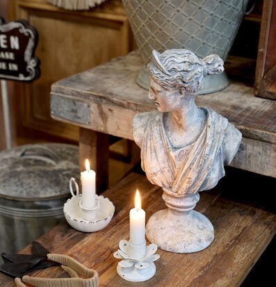 Staty Byst Femme Antikgrå från Chic Antique på rustikt bord