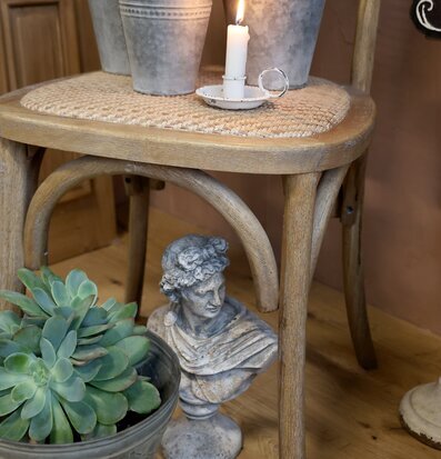 Staty Byst Homme Antikgrå från Chic Antique på trästol