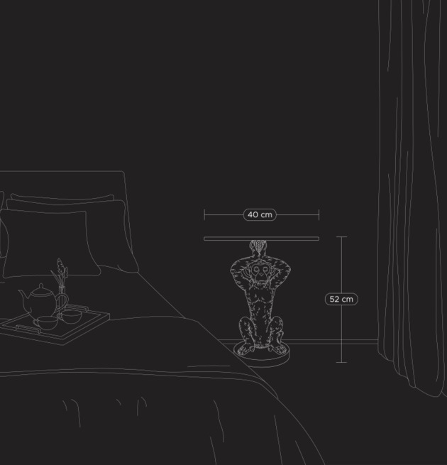 Sidobord Monkey Antikguld från Werner Voss bredvid en säng