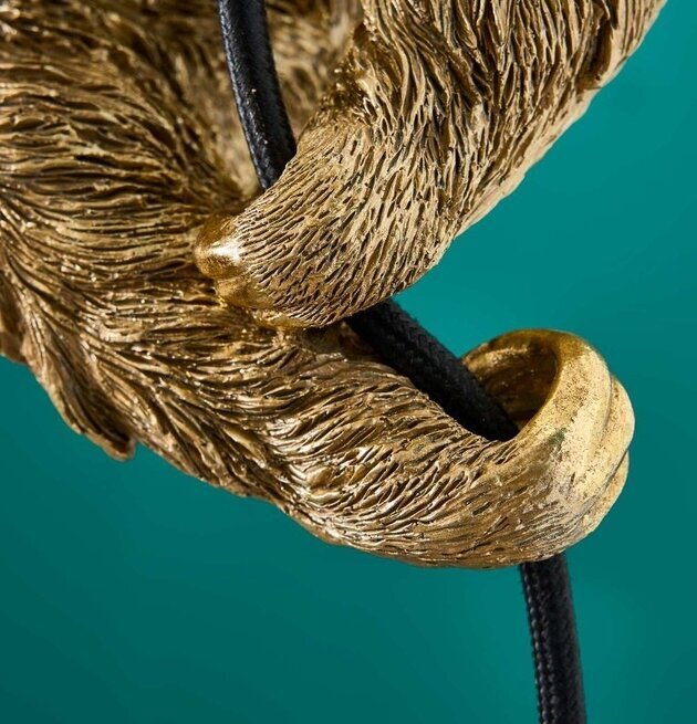 Taklampa Sloth Flash Guld från Werner Voss mot grön bakgrund