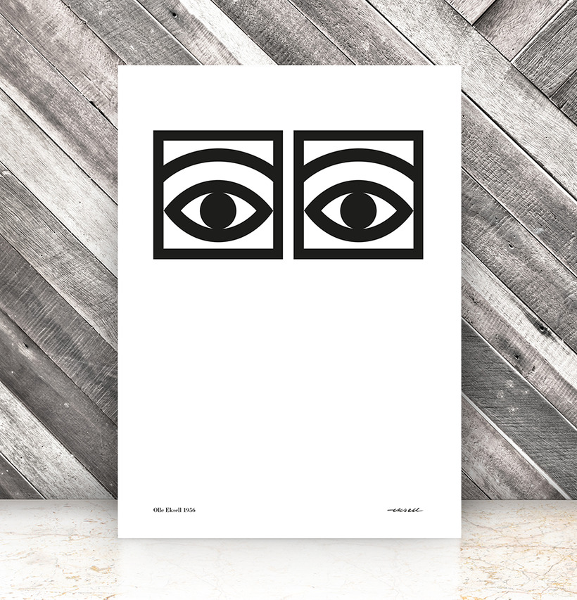 Ögon Cacao Svart poster från Olle Eksell mot träpanel